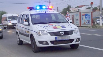 Focuri de armă la Mihail Kogălniceanu: un individ a fost prins de poliţişti conducând haotic